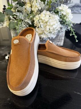 Hey Dude Women’s Austin Lift Classic Tan Suede Slip-On Platform Sz 7